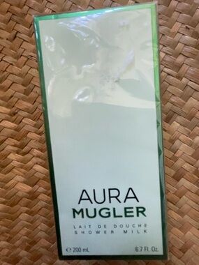 Aura Mugler Shower Milk by Thierry Mugler  200mL  New In Sealed Box 6.7 Oz